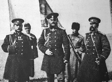 Генерал-адъютант князь Д. И. Святополк-Мирский, великий князь Михаил Николаевич, генерал-адъютант М. Т. Лорис-Меликов в Каре. Фотография 1877 года