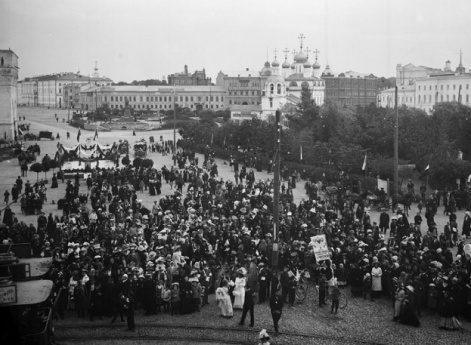 Благовещенская площадь. День «Белой ромашки».