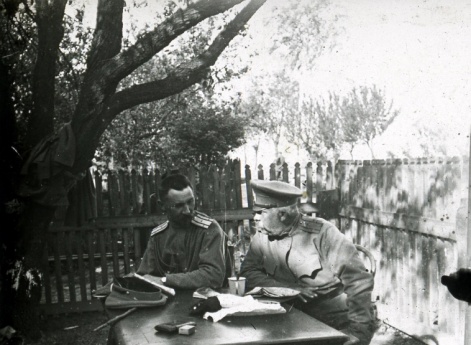 Двое военных за столом