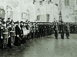 Вынос знамени а актовом зале Орловского Бахтина кадетского корпуса на торжествах по случаю выпуска кадет в 1901 г.