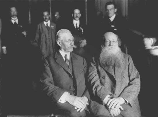 Павел Милюков и Пётр Кропоткин — участники Государственного совещания. Москва, 1917
