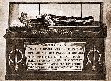 Изображение тела Карла Евгения герцога де Крои, лежащего в стеклянном гробу в соборе св. Николая (Niguliste) в Ревеле (Таллине)