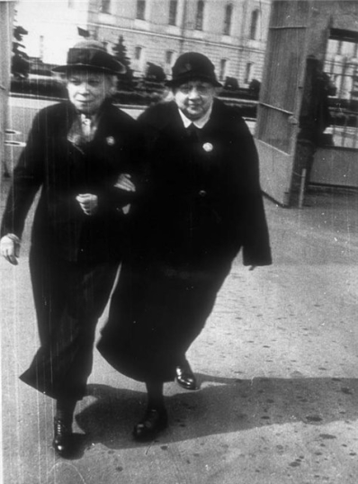 Крупская с сестрой Ленина в 1936 г.