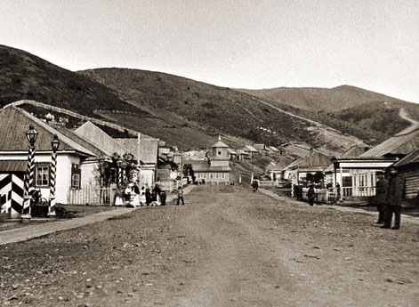 Центральная улица поста Дуэ на о. Сахалин в 1890-е годы.